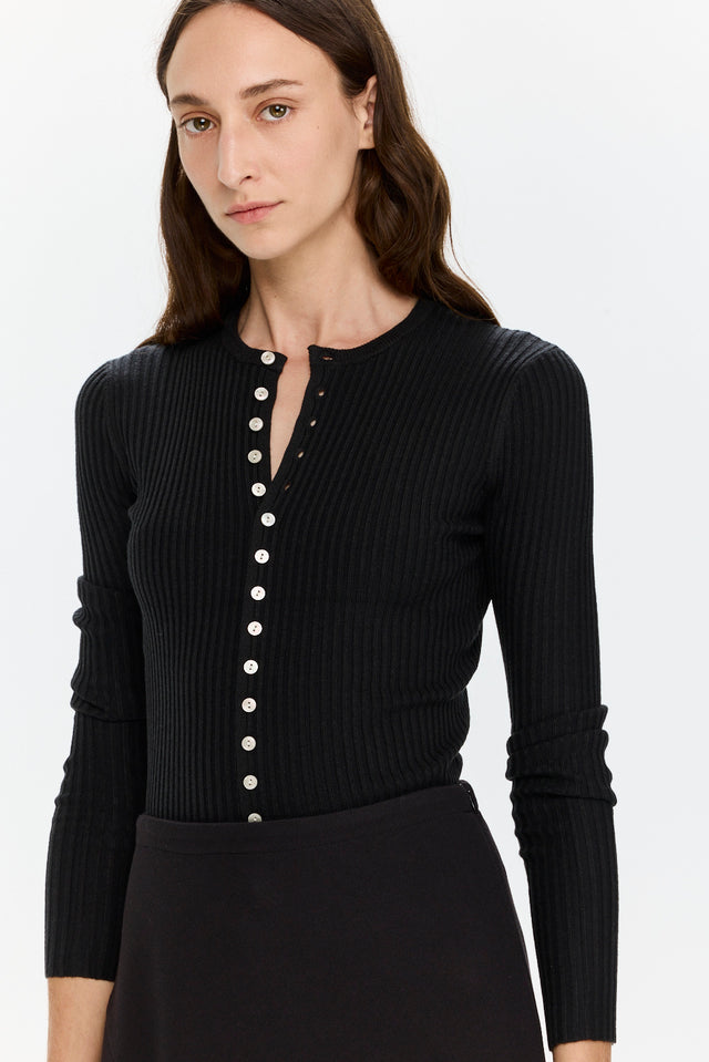 Rose Buttoned Knit Black