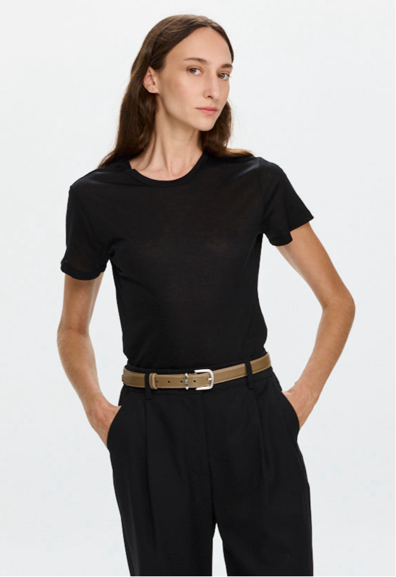 Tres Fitted T Semi sheer Black