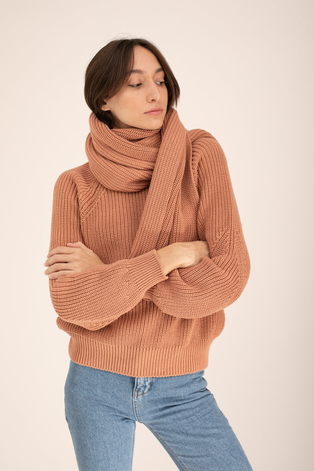 Nude knitted scarf
